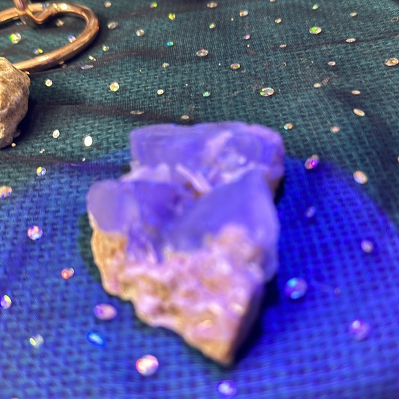 NATURAL Blue Cubic Fluorite Crystal Cluster in Matrix UVReactive - Picture 5 of 5